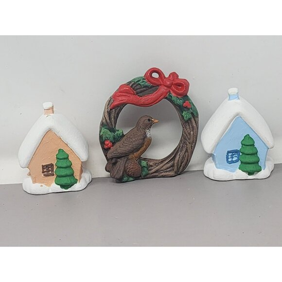 Hand Painted Ceramic Christmas Village Decor‎ With Bird Wreath/Two Snowy Houses - Picture 1 of 8
